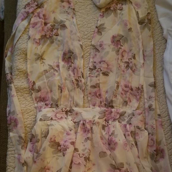 Wear Multi Ways Floral Halter Dress!! - Picture 3 of 6
